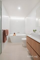 https://images.listonce.com.au/custom/160x/listings/17-sheoak-crescent-doncaster-east-vic-3109/309/01825309_img_07.jpg?18JgK9J_L9s