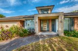 https://images.listonce.com.au/custom/160x/listings/17-sherwood-road-mount-waverley-vic-3149/377/01921377_img_01.jpg?AL1cBrobNTM