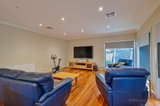 https://images.listonce.com.au/custom/160x/listings/17-sherwood-road-mount-waverley-vic-3149/377/01921377_img_02.jpg?FxSfe6PpXsE