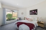 https://images.listonce.com.au/custom/160x/listings/17-st-clair-crescent-mount-waverley-vic-3149/120/00716120_img_06.jpg?kcCaxQkXY-o