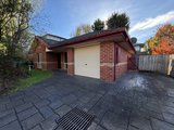 https://images.listonce.com.au/custom/160x/listings/17-strathallyn-road-ringwood-vic-3134/959/01913959_img_06.jpg?xBWS62Nac7o