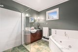 https://images.listonce.com.au/custom/160x/listings/17-thoona-grove-greensborough-vic-3088/682/00588682_img_07.jpg?O9ypjsKPllU