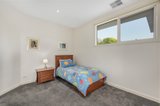 https://images.listonce.com.au/custom/160x/listings/17-tinto-court-mount-waverley-vic-3149/483/00339483_img_08.jpg?V77m5wAi8r8