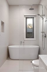 https://images.listonce.com.au/custom/160x/listings/17-view-street-croydon-vic-3136/737/01969737_img_11.jpg?lzQrU8lWnsg