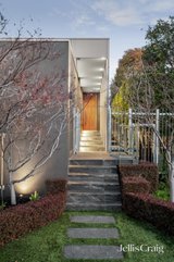 https://images.listonce.com.au/custom/160x/listings/17-whitelaw-court-eaglemont-vic-3084/566/01752566_img_01.jpg?maWGgxurH2E