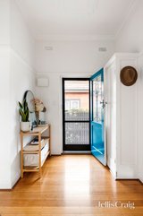 https://images.listonce.com.au/custom/160x/listings/17-woornack-road-carnegie-vic-3163/552/01741552_img_10.jpg?7YKis7OiU_I