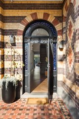 https://images.listonce.com.au/custom/160x/listings/171-kerferd-road-albert-park-vic-3206/377/01702377_img_02.jpg?KHG373dXe1E