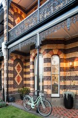 https://images.listonce.com.au/custom/160x/listings/171-kerferd-road-albert-park-vic-3206/377/01702377_img_03.jpg?LAhEN29ibpU