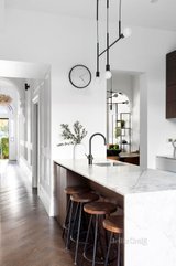 https://images.listonce.com.au/custom/160x/listings/171-kerferd-road-albert-park-vic-3206/377/01702377_img_13.jpg?TbOgA2ykB8w
