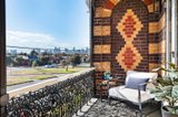 https://images.listonce.com.au/custom/160x/listings/171-kerferd-road-albert-park-vic-3206/377/01702377_img_15.jpg?34YqnKqBLko