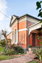 https://images.listonce.com.au/custom/160x/listings/172-albert-street-preston-vic-3072/184/01563184_img_01.jpg?VD4qx9UwKmk