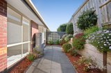 https://images.listonce.com.au/custom/160x/listings/172-st-ambrose-grove-lilydale-vic-3140/493/01984493_img_11.jpg?n1woeyS_YGw