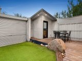 https://images.listonce.com.au/custom/160x/listings/173-neville-street-middle-park-vic-3206/232/01087232_img_04.jpg?nriUD3KZJWo