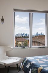 https://images.listonce.com.au/custom/160x/listings/1737-woolton-avenue-thornbury-vic-3071/747/00831747_img_10.jpg?RDWn_rEp0aE