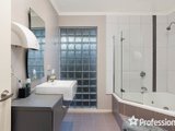 https://images.listonce.com.au/custom/160x/listings/175-lincoln-road-croydon-vic-3136/407/01526407_img_08.jpg?FZ1RcReo3i0