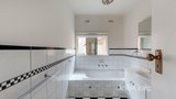 https://images.listonce.com.au/custom/160x/listings/1778-warrigal-rd-malvern-east-vic-3145/606/01950606_img_14.jpg?2qGWuOa70oc