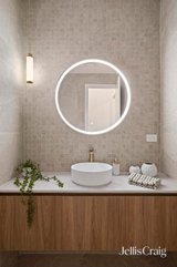 https://images.listonce.com.au/custom/160x/listings/17a-helene-street-bulleen-vic-3105/543/01914543_img_13.jpg?VM1w7aFE9is