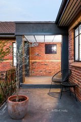 https://images.listonce.com.au/custom/160x/listings/18-alston-street-thornbury-vic-3071/306/01284306_img_02.jpg?Z9depH240PY