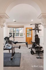 https://images.listonce.com.au/custom/160x/listings/18-amersham-drive-warrandyte-vic-3113/335/01748335_img_12.jpg?-2ZnLm60WdQ