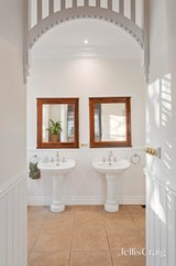 https://images.listonce.com.au/custom/160x/listings/18-amersham-drive-warrandyte-vic-3113/335/01748335_img_16.jpg?72iPf7trNZE