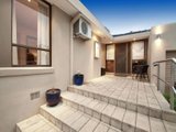 https://images.listonce.com.au/custom/160x/listings/18-araluen-drive-croydon-vic-3136/473/01525473_img_17.jpg?0bwvKfASwes