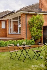 https://images.listonce.com.au/custom/160x/listings/18-arawata-drive-doncaster-east-vic-3109/102/01982102_img_03.jpg?-spgNnGmvBk