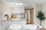 https://images.listonce.com.au/custom/160x/listings/18-bernborough-avenue-balwyn-vic-3103/949/01914949_img_06.jpg?ebhsaX8p0TA