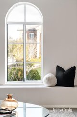 https://images.listonce.com.au/custom/160x/listings/18-brentwood-rise-eltham-vic-3095/294/01934294_img_03.jpg?SYQAU_O8h4I