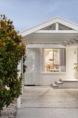 https://images.listonce.com.au/custom/160x/listings/18-chirnside-drive-chirnside-park-vic-3116/229/01718229_img_02.jpg?fnevyVeu8K8