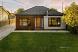https://images.listonce.com.au/custom/160x/listings/18-college-street-wendouree-vic-3355/592/01705592_img_11.jpg?vvN_WdCcEpw