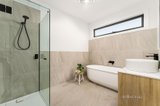 https://images.listonce.com.au/custom/160x/listings/18-college-street-wendouree-vic-3355/592/01705592_img_28.jpg?IiGiBiLF3vY