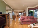 https://images.listonce.com.au/custom/160x/listings/18-corrong-crescent-mooroolbark-vic-3138/440/01526440_img_04.jpg?8BdtV_Tl008