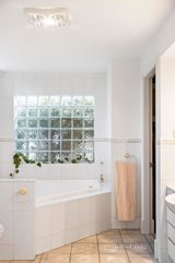 https://images.listonce.com.au/custom/160x/listings/18-dena-court-templestowe-vic-3106/303/01704303_img_07.jpg?nWJDdQqoByQ