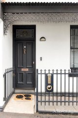 https://images.listonce.com.au/custom/160x/listings/18-derby-street-collingwood-vic-3066/256/01933256_img_03.jpg?eSsnoROkgg8