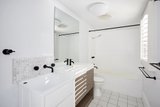 https://images.listonce.com.au/custom/160x/listings/18-finlay-street-albert-park-vic-3206/369/01853369_img_08.jpg?YuDXOTmRR3A