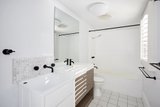 https://images.listonce.com.au/custom/160x/listings/18-finlay-street-albert-park-vic-3206/657/01581657_img_07.jpg?U8MfAro4hW0