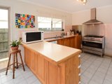 https://images.listonce.com.au/custom/160x/listings/18-henderson-drive-lara-vic-3212/757/01699757_img_04.jpg?4EYCHdNm9TU