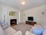 https://images.listonce.com.au/custom/160x/listings/18-henry-road-croydon-vic-3136/249/01525249_img_07.jpg?wzYhB0kA7es