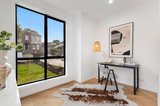 https://images.listonce.com.au/custom/160x/listings/18-ivanhoe-street-glen-waverley-vic-3150/286/01916286_img_09.jpg?TznbhL7JpAs