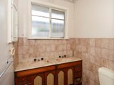 https://images.listonce.com.au/custom/160x/listings/18-kedleston-road-herne-hill-vic-3218/008/01699008_img_07.jpg?v08O3LvKW_s