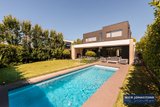 https://images.listonce.com.au/custom/160x/listings/18-kingston-street-hampton-vic-3188/308/01923308_img_02.jpg?1TqjfCpoLlE