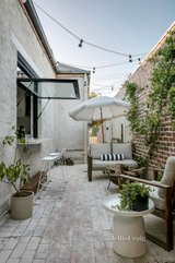 https://images.listonce.com.au/custom/160x/listings/18-leithead-street-brunswick-vic-3056/399/01636399_img_17.jpg?oTmE0YDb0es