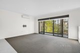 https://images.listonce.com.au/custom/160x/listings/18-lithgow-way-mooroolbark-vic-3138/246/01520246_img_02.jpg?MW0vzaGYUwU