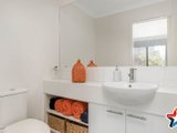 https://images.listonce.com.au/custom/160x/listings/18-lithgow-way-mooroolbark-vic-3138/403/01526403_img_07.jpg?S1sC3Lr132w