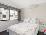 https://images.listonce.com.au/custom/160x/listings/18-lithgow-way-mooroolbark-vic-3138/403/01526403_img_08.jpg?HfhmP9NE-Cg