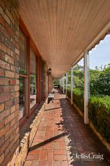 https://images.listonce.com.au/custom/160x/listings/18-macintyre-lane-yering-vic-3770/702/01885702_img_20.jpg?2yuMQTGqjC0