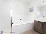 https://images.listonce.com.au/custom/160x/listings/18-mandrel-drive-williams-landing-vic-3027/453/01202453_img_08.jpg?4SNLVd2NB3M