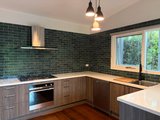 https://images.listonce.com.au/custom/160x/listings/18-maxwell-street-kyneton-vic-3444/971/01989971_img_06.jpg?7X7xUgnAC9Q