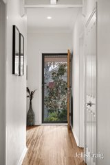 https://images.listonce.com.au/custom/160x/listings/18-mayfair-court-chirnside-park-vic-3116/959/01942959_img_02.jpg?L2EVyWA3pgo