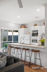 https://images.listonce.com.au/custom/160x/listings/18-mayfair-court-chirnside-park-vic-3116/959/01942959_img_08.jpg?J696hH9v96Y